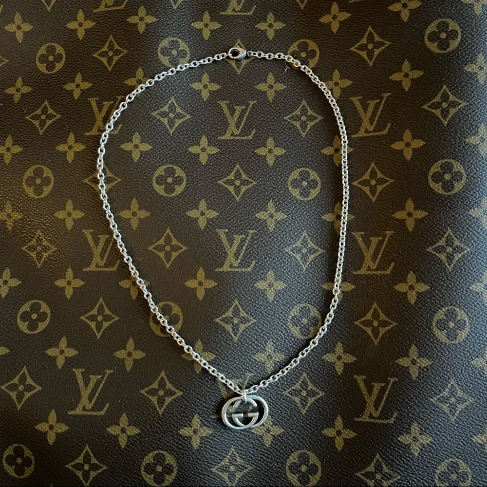 Gucci 925 Sterling Silver “GG” Logo Pendant Interlocking Chain Necklace - Picture 5 of 12
